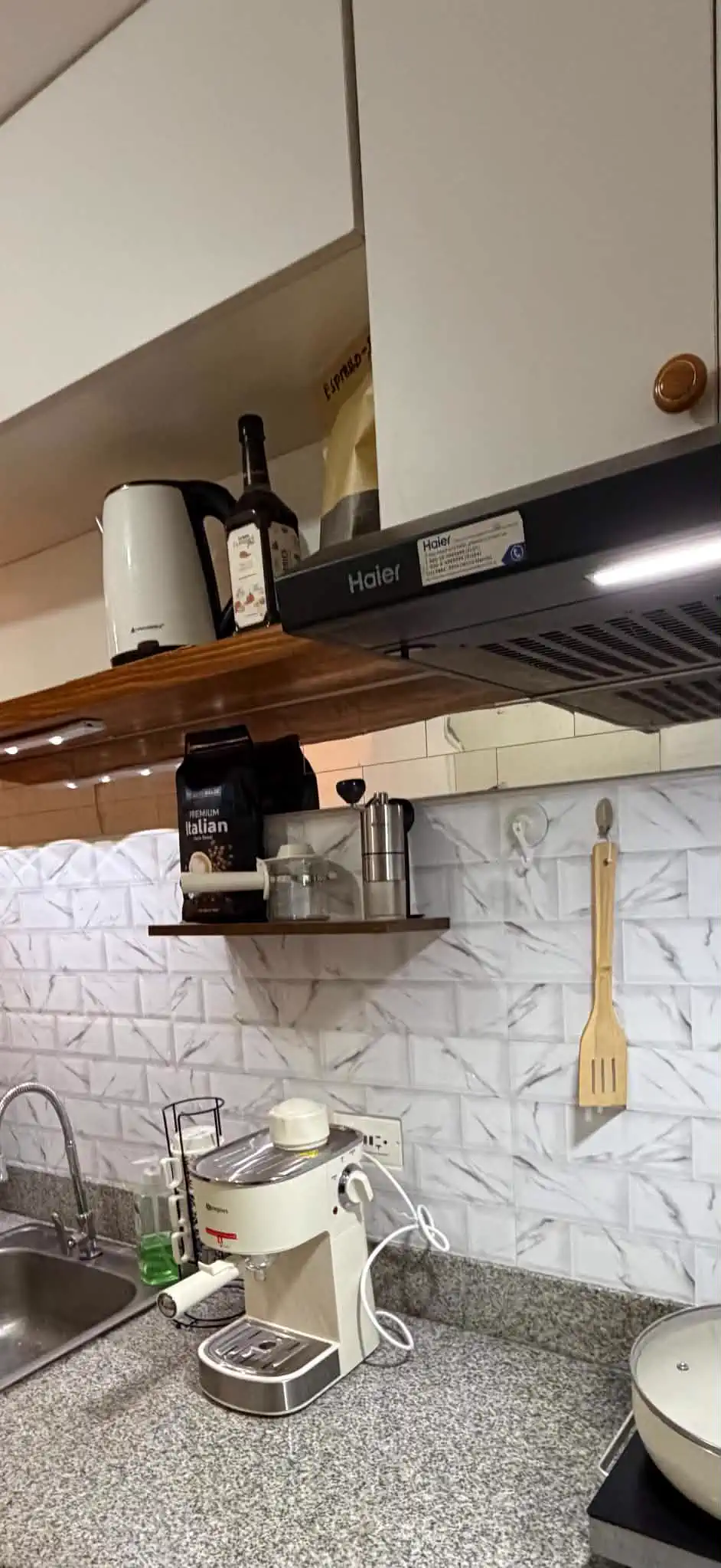 Coffee and cooking area at Estudio Fresco